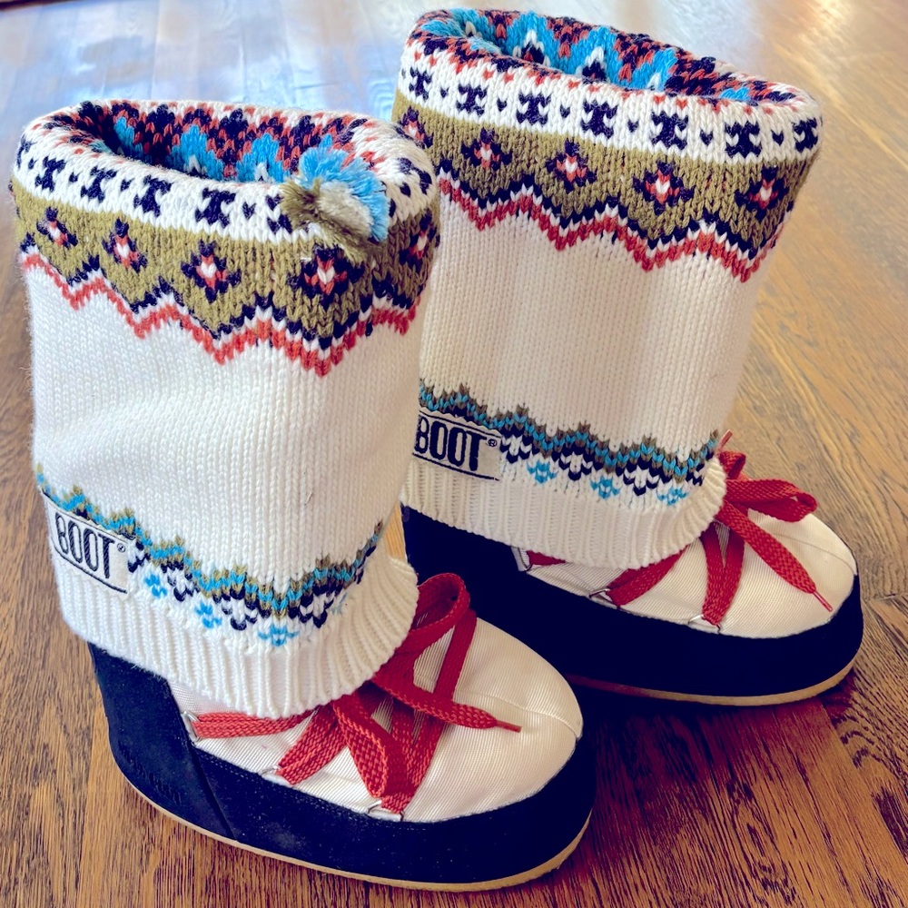 Moon Boots Retro Knit Limited Edition, Woman’s Size 8 - 10